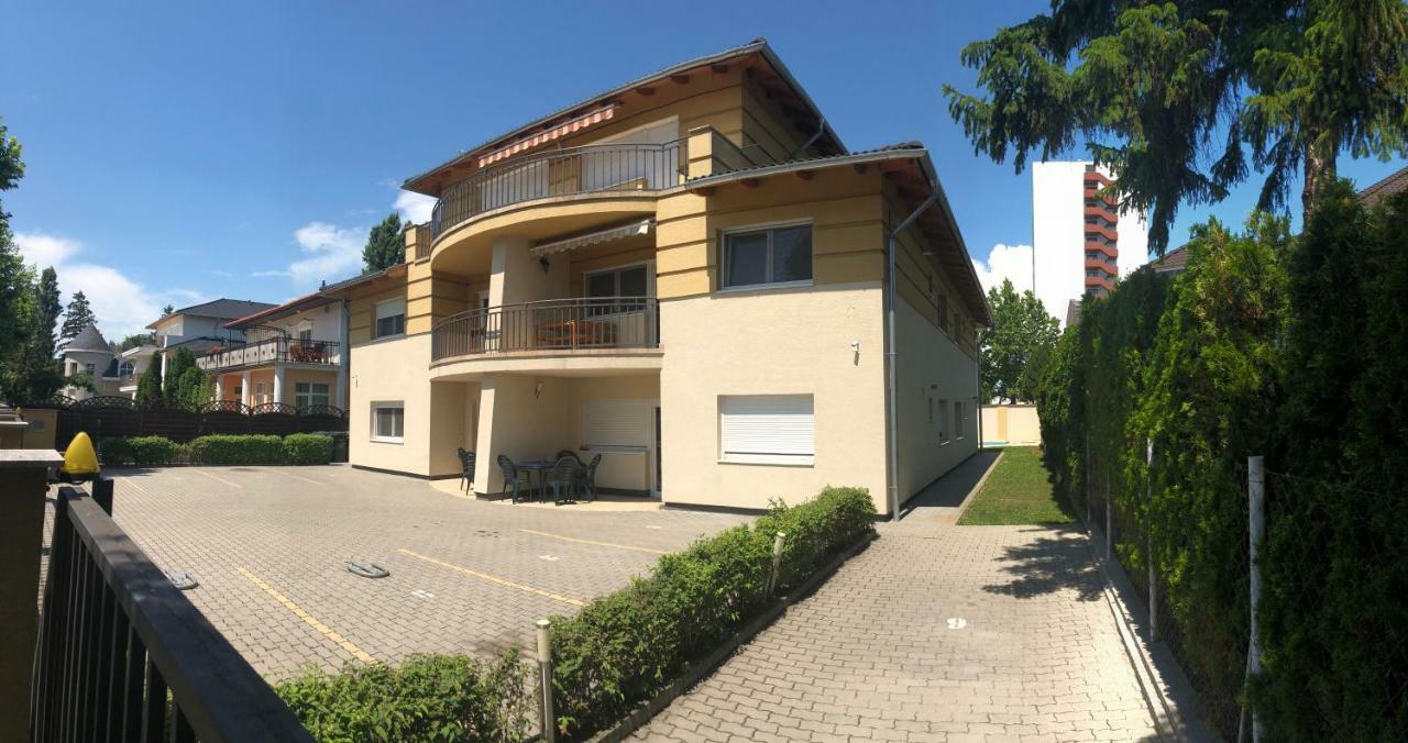 Yellow Sun Apartman Siófok Esterno foto
