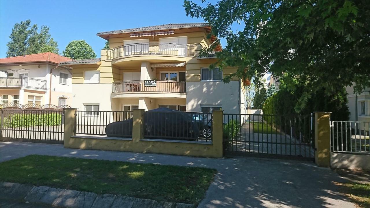 Yellow Sun Apartman Siófok Esterno foto